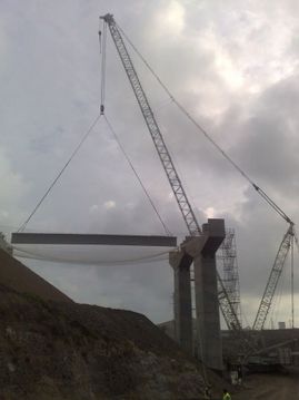 Grúas y Transportes Bony grúa en puente