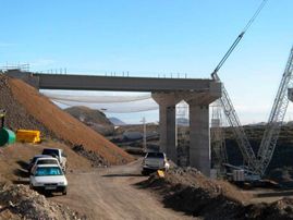 Grúas y Transportes Bony construcción de puente